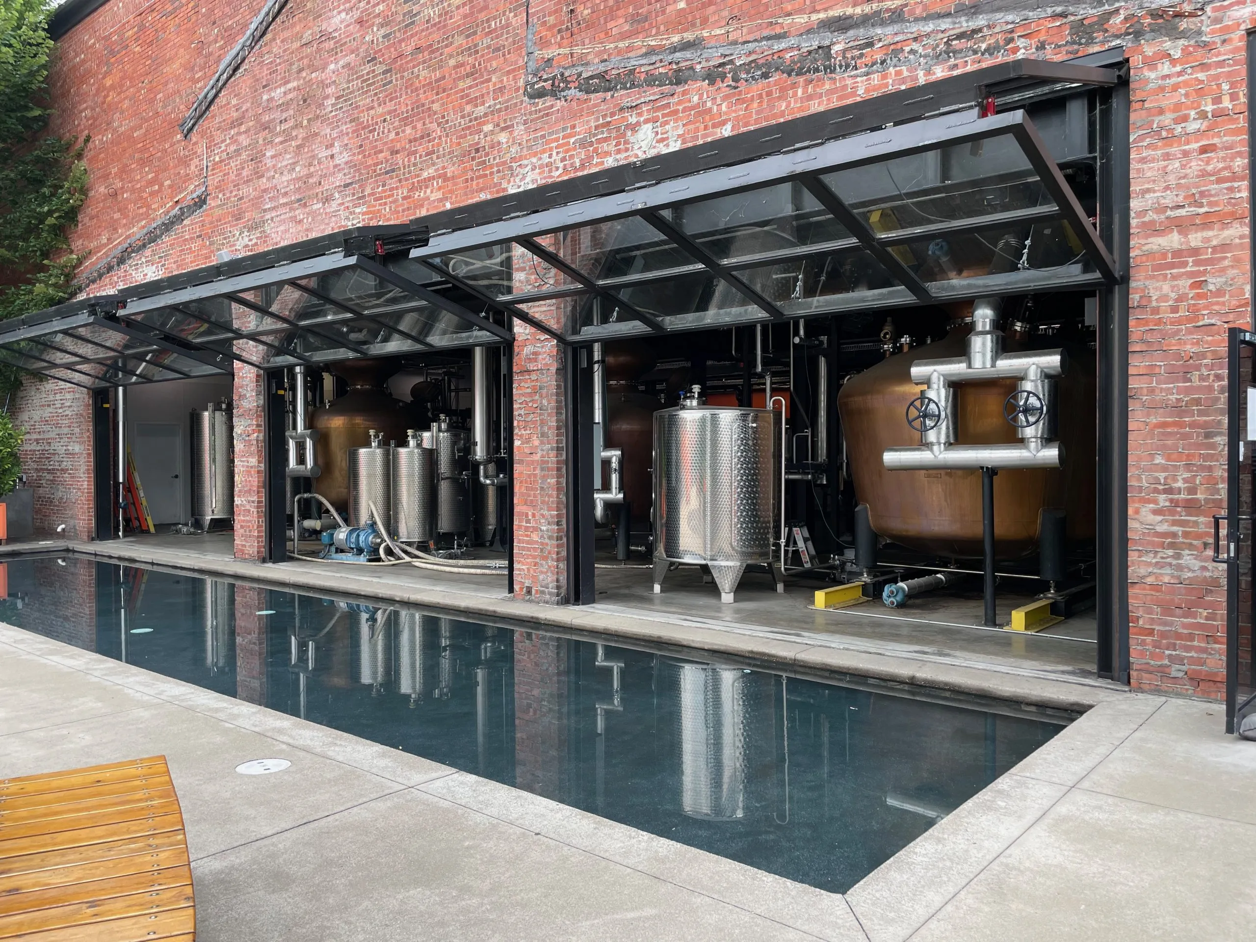 Cooling pool outside the pot stills